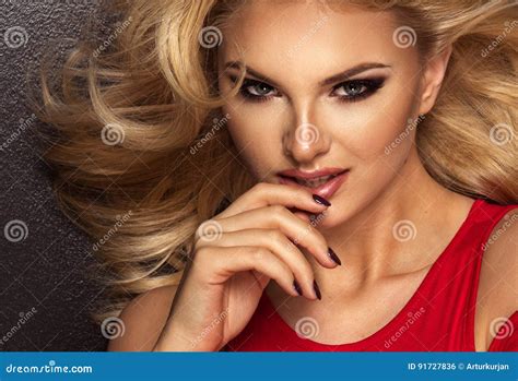 curvey blonde|430 Glamorous Curvy Blonde Woman Stock Photos .